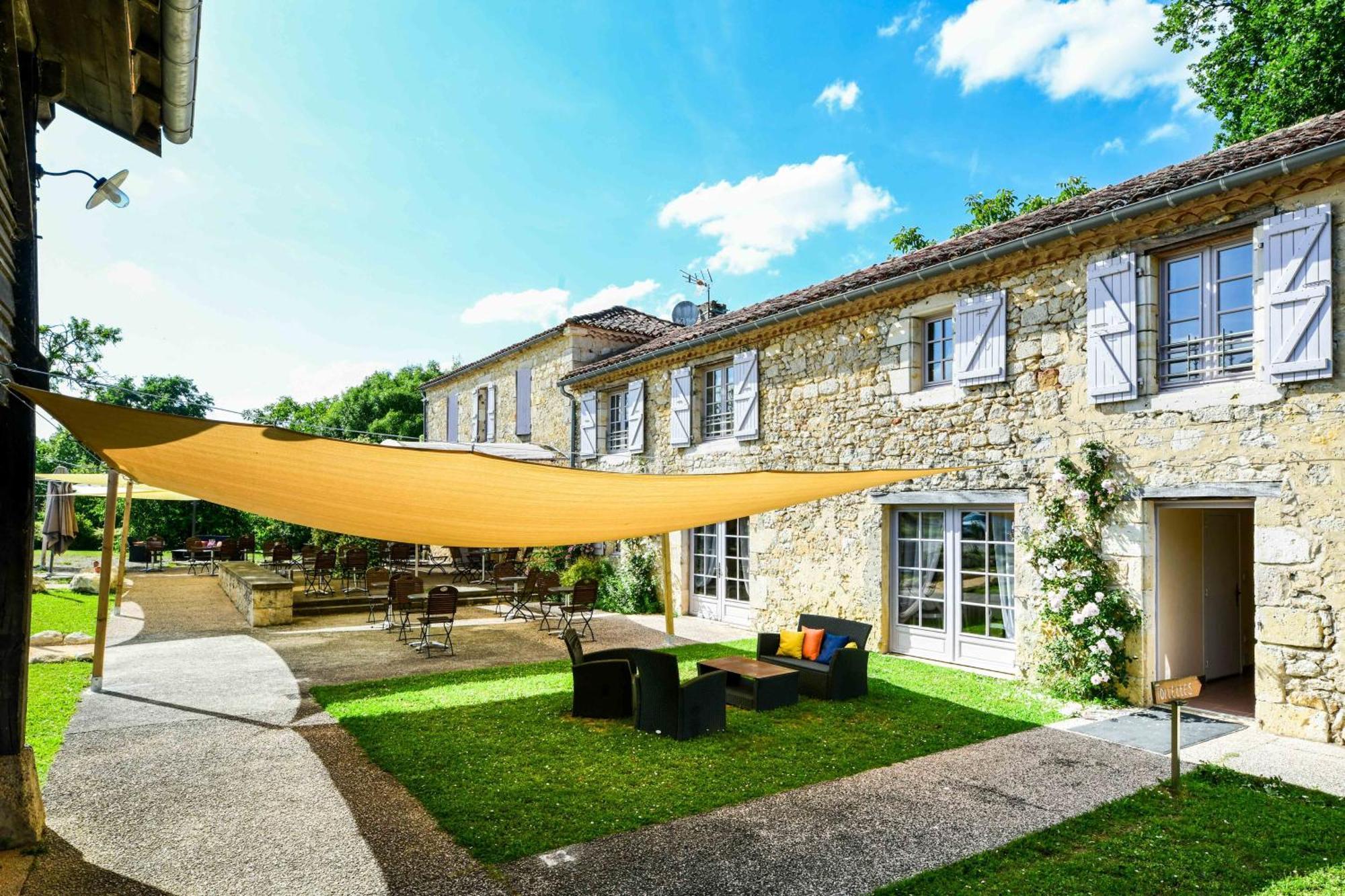 Logis L'Auberge De Larressingle Екстериор снимка